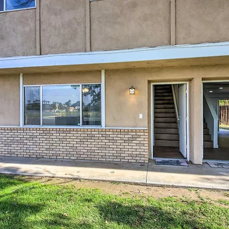 Comfy Bakersfield Townhome - Fire Pit And Patio